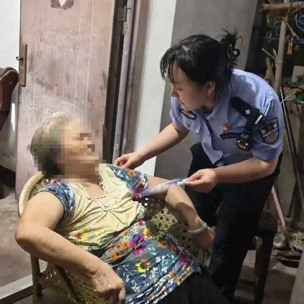 利配网 蹊跷！浴室灯亮了一天一夜，邻居起疑报警，民警破门而入后这一幕让人揪心……